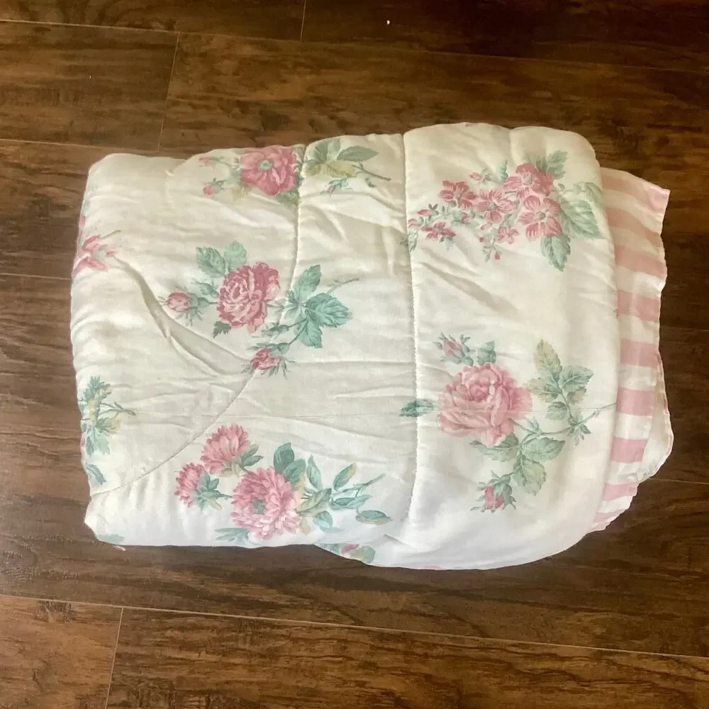 Vintage Dam River Comforter